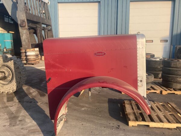 Peterbilt 379 Red Hood
