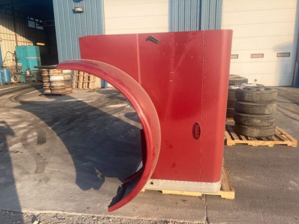 Peterbilt 379 Red Hood