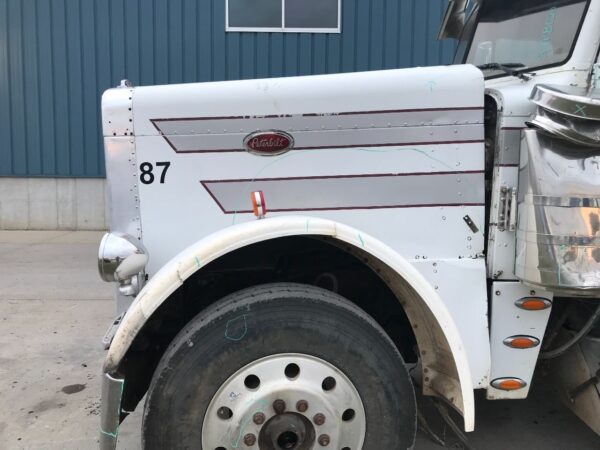 Peterbilt 379 White Hood