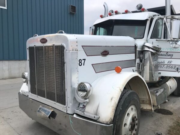 Peterbilt 379 White Hood