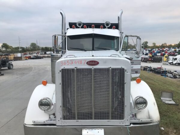 Peterbilt 379 White Hood
