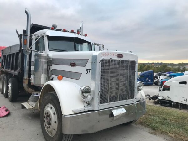 Peterbilt 379 White Hood