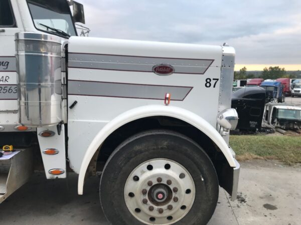 Peterbilt 379 White Hood