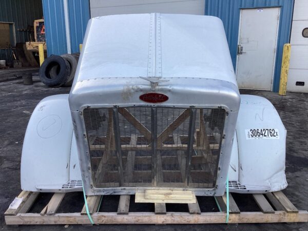 Peterbilt 379 White Hood