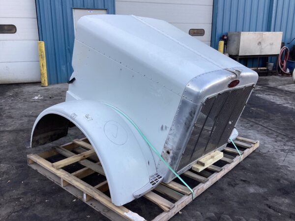 Peterbilt 379 White Hood