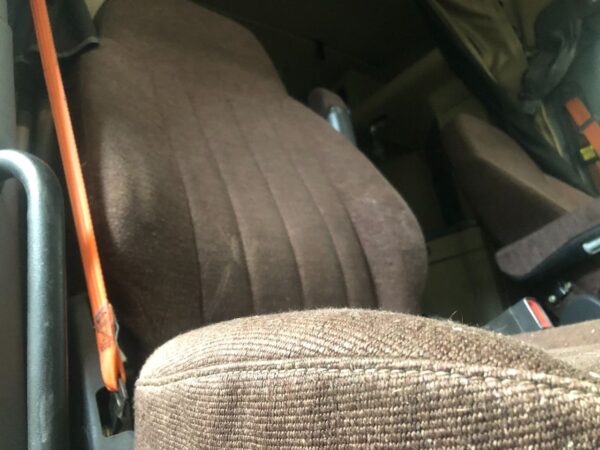 Peterbilt 579 Brown Cloth Air Ride Seat