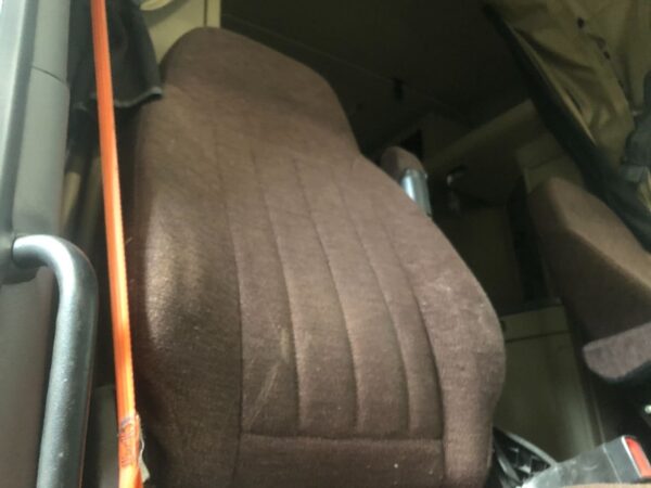 Peterbilt 579 Brown Cloth Air Ride Seat