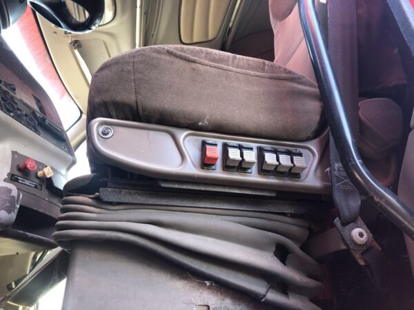 Peterbilt 387 Left Seat, Air Ride