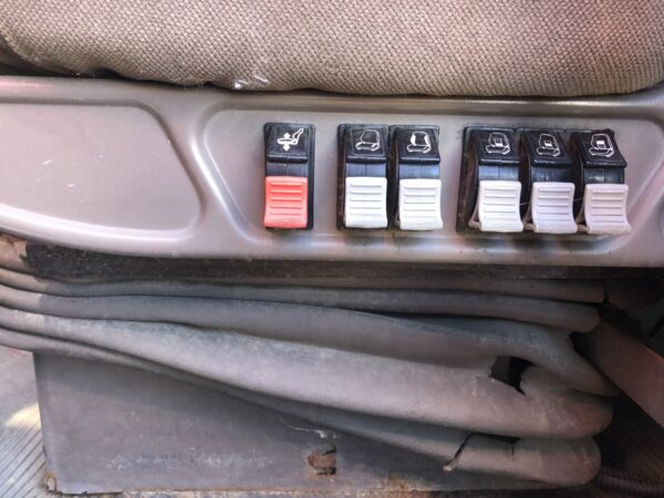 Peterbilt 387 Left Seat, Air Ride