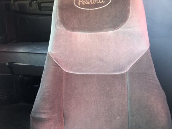 Peterbilt 387 Left Seat, Air Ride