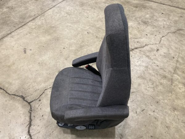 Peterbilt 579 Grey Cloth Air Ride Seat