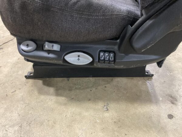 Peterbilt 579 Grey Cloth Air Ride Seat