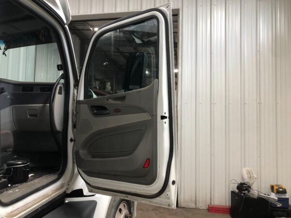 Peterbilt 579 Right/Passenger Door