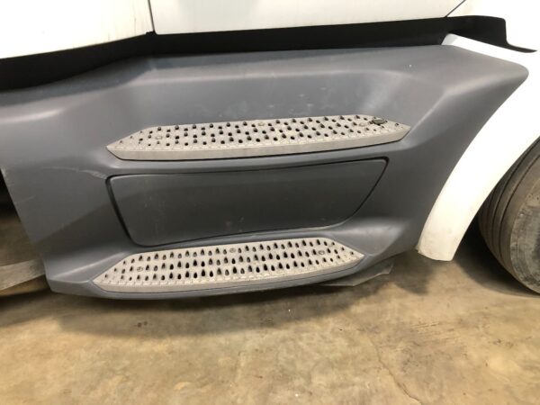 2013-2022 Peterbilt 579 Unpainted Right/Passenger Front Skirt