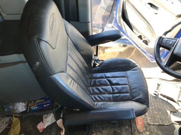 Peterbilt 567 Black Leather Air Ride Seat